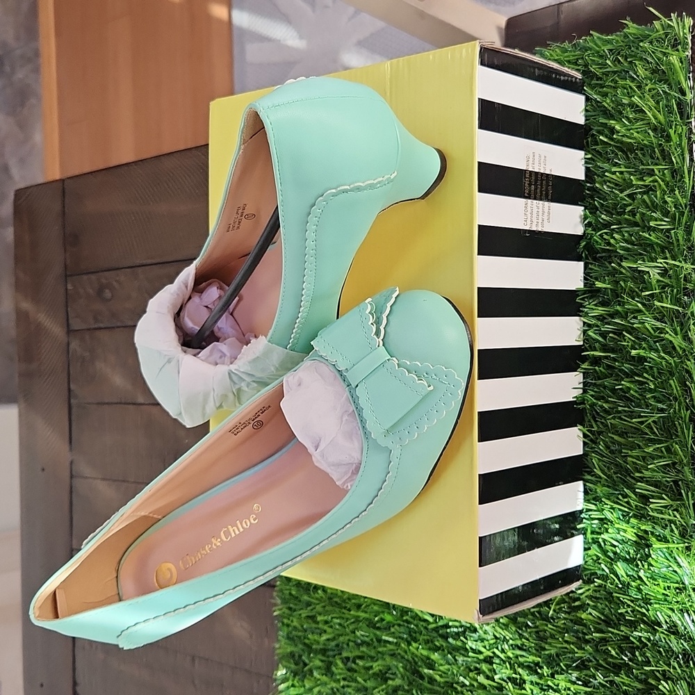 Chase & Chloe 2" Mint Heel Size 10